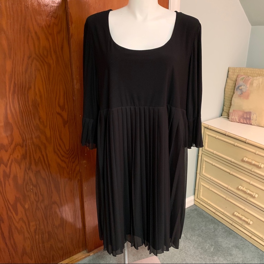 Black Formal Accordion Pleated Accent Style Dress - Picture 8 of 10